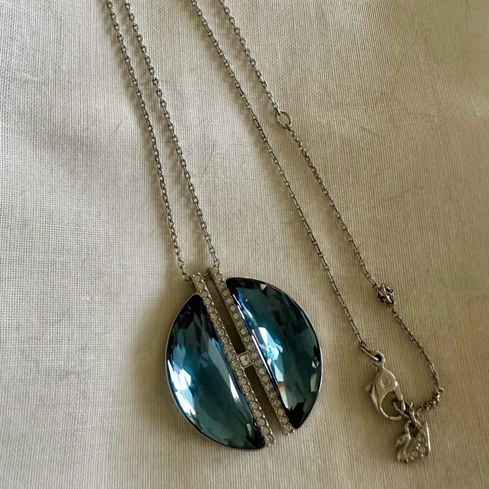 Stunning Swarovski sky blue crystal pendant on rhodium plated 30 inch chain